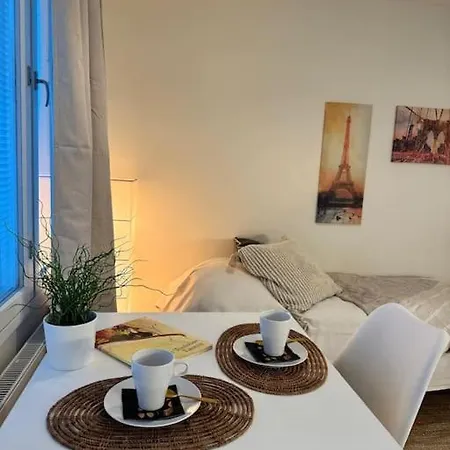 Apartment Kodikas Yksioe Laehellae Keskustaa, Sisaeltaeae Parkkipaikan *