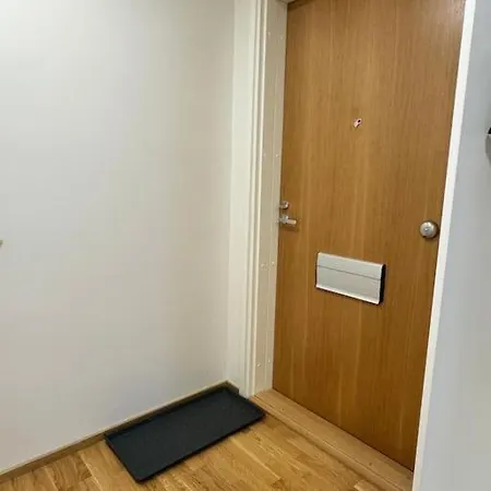 Kodikas Yksioe Laehellae Keskustaa, Sisaeltaeae Parkkipaikan