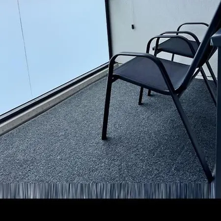 Apartment Kodikas Yksioe Laehellae Keskustaa, Sisaeltaeae Parkkipaikan