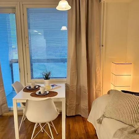 Kodikas Yksioe Laehellae Keskustaa, Sisaeltaeae Parkkipaikan * Όουλου